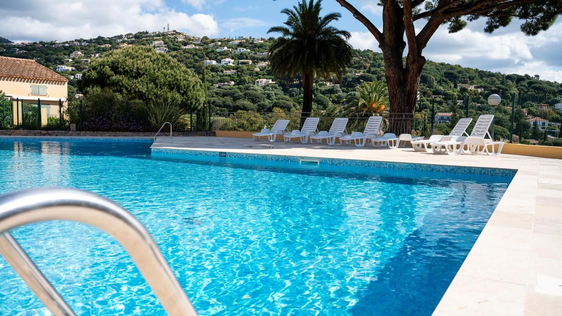 Alora - Superbe Studio Vue Mer Climatise Avec Piscine Cavalaire-sur-Mer